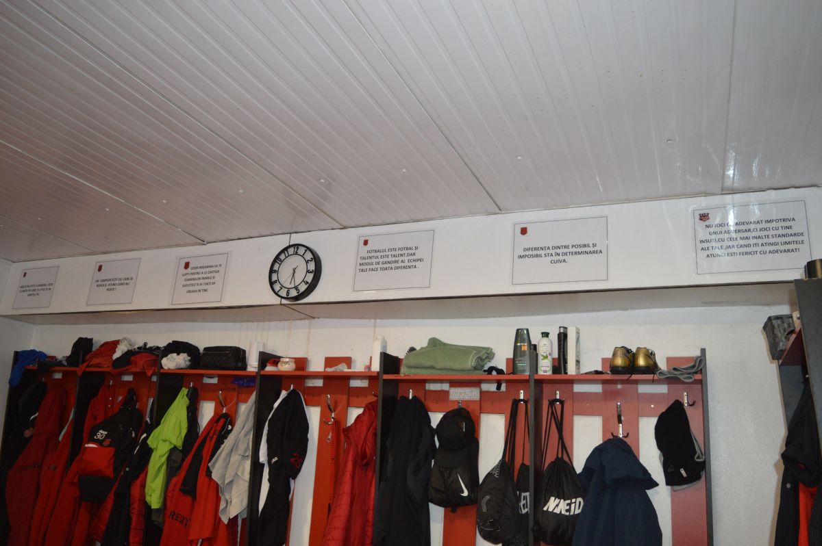 Plânge Valea Domanului » Stadionul „Mircea Chivu”, din Reșița, vechi de aproape un secol, își trăiește în uitare ultimii ani