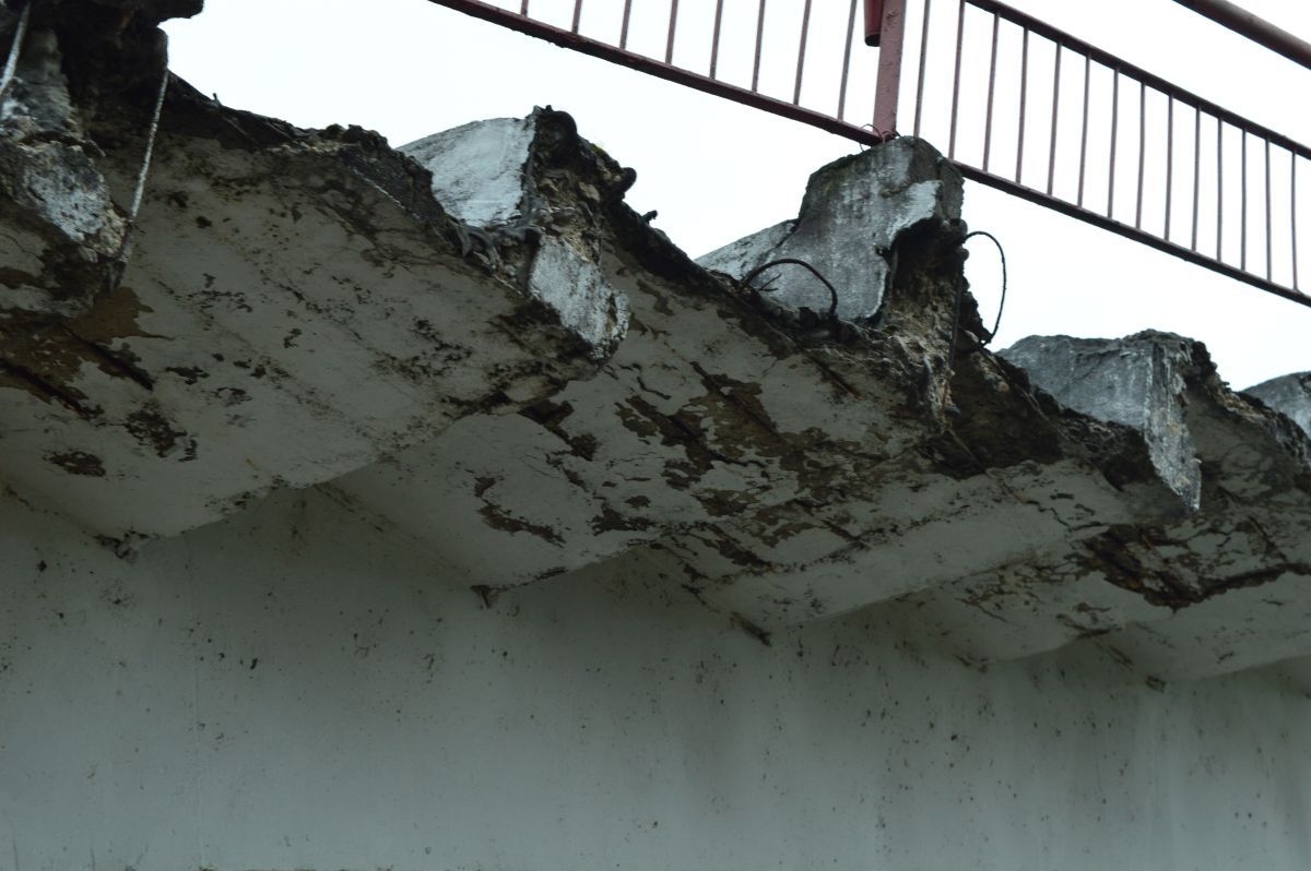 Plânge Valea Domanului » Stadionul „Mircea Chivu”, din Reșița, vechi de aproape un secol, își trăiește în uitare ultimii ani