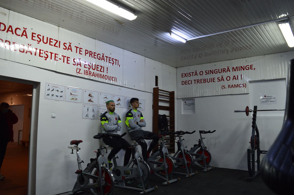 Plânge Valea Domanului » Stadionul „Mircea Chivu”, din Reșița, vechi de aproape un secol, își trăiește în uitare ultimii ani