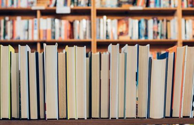 Ai făcut multe achiziții de cărți sportive și vrei să renunți la ele?