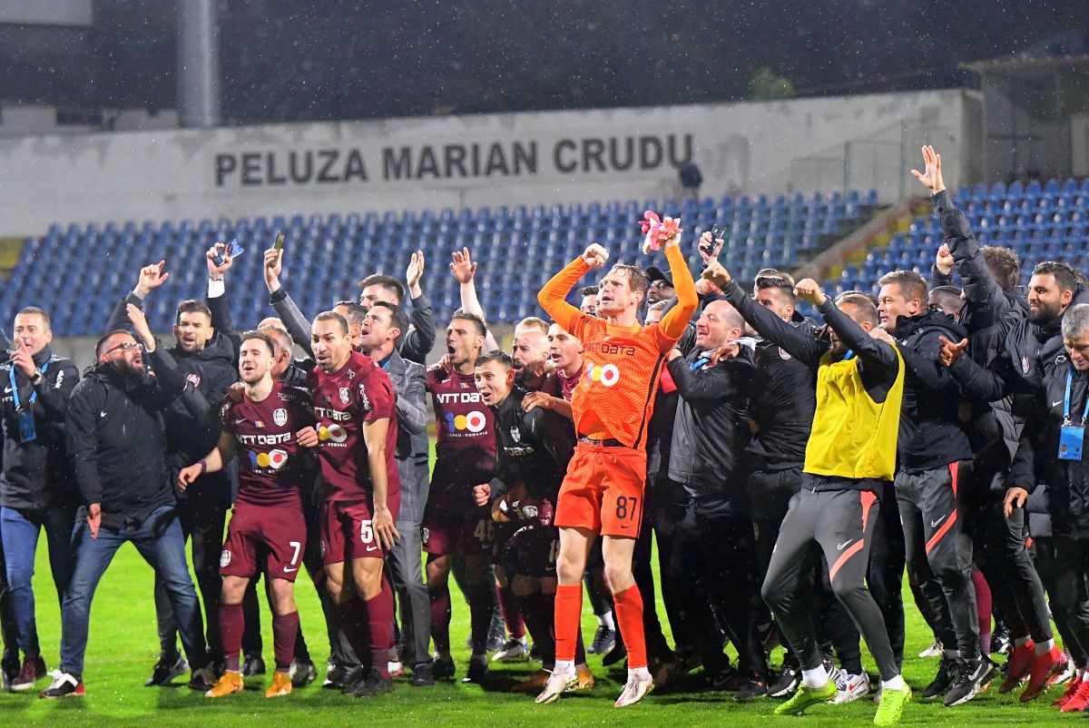 CFR Cluj campioană » Edi Iordănescu, enigmatic după primul titlu din carieră: „Nu vreau să umbresc acest moment!”