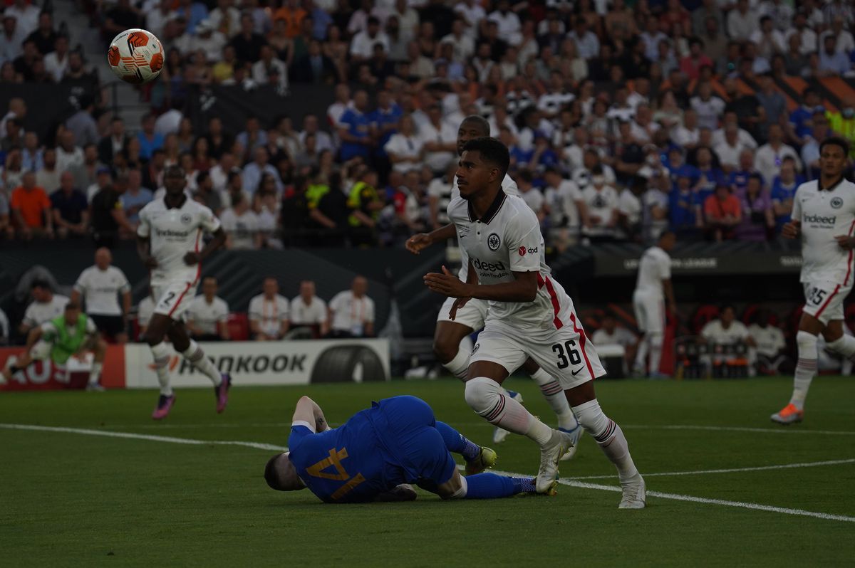 Invincibilii! Frankfurt o învinge pe Rangers și câștigă Europa League » Echipa lui Ianis Hagi pierde dramatic la penalty-uri