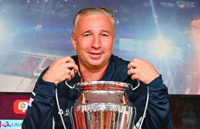 Petrescu, despre cea mai frumoasă perioadă din cariera de antrenor: „Erau poze cu mine peste tot. Lăsam cheile în mașină, ușa deschisă la casă. Nu îmi era frică de nimic”