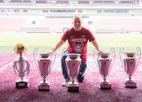 „Manita” de titluri » Fotografie spectaculoasă pe pagina 1 a Gazetei Sporturilor cu Dan Petrescu, după încă un trofeu cu CFR Cluj
