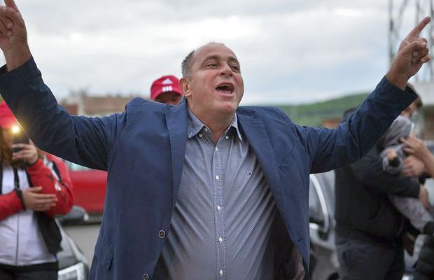 Laszlo Diosezgi, patronul lui Sepsi, a dat din colț în colț când a fost pus să continue versurile imnului României: „Nu vreți sau nu știți?”