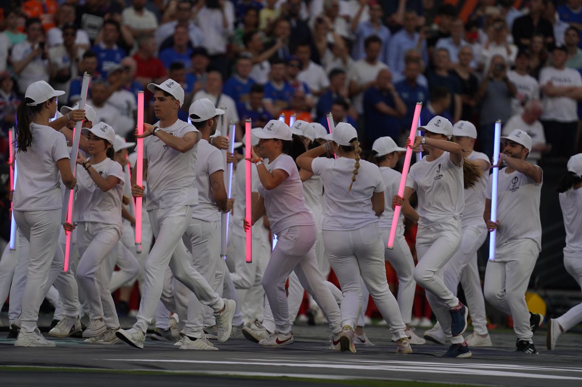 Cine e fotbalistul cu origini românești din echipa lui Eintracht Frankfurt » A înscris în finala Europa League și mărturisește: „Am izbucnit în lacrimi imediat”