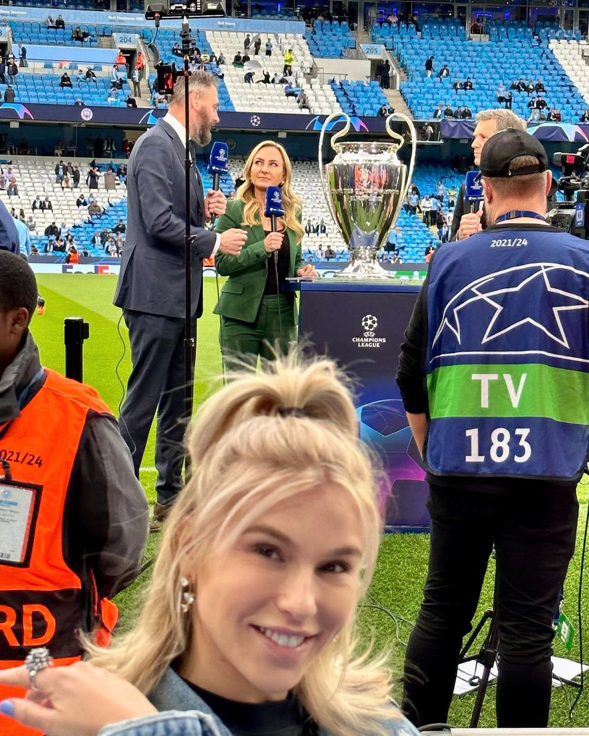 Corina Bud, pe transmisiunea live de la Manchester City - Real Madrid