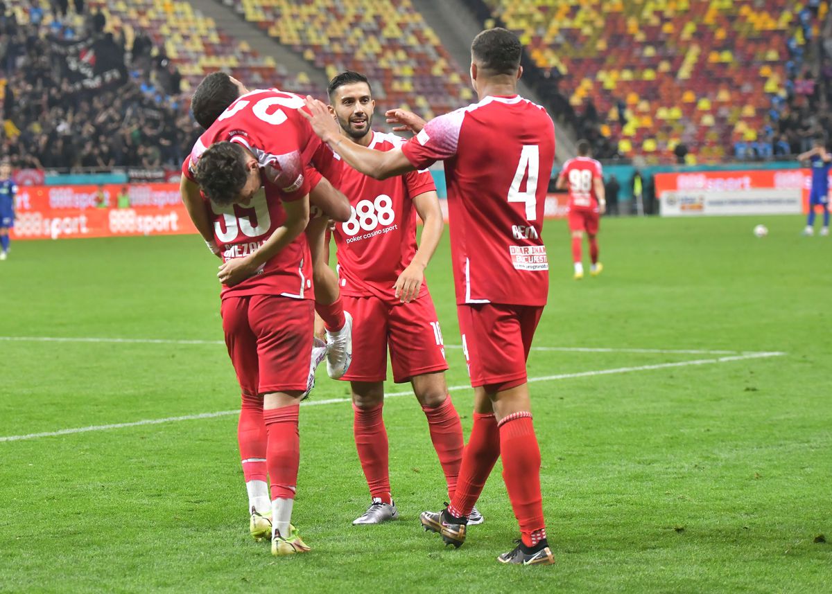 8 momente de după Dinamo - Steaua 3-0 » Poze de bucurie în fața galeriei steliste + „Haita salută armata” & „Bani și Ghezali sunt noii N&D” :D