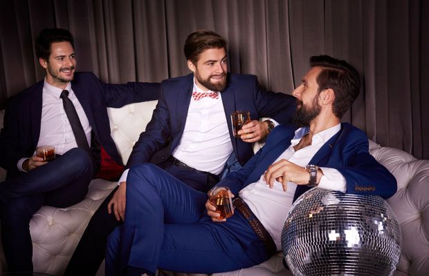 Petrecerea burlacilor: 6 idei de cadouri pe care le poți oferi prietenilor înainte de căsătorie