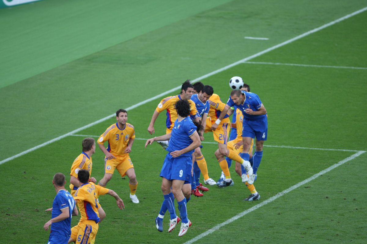 România la Euro 2008, în „Grupa morții” » Imaginile memorabile cu Cristi Chivu la imn, Adrian Mutu de la extaz la agonie, plus nedreptatea lui Ciprian Marica!