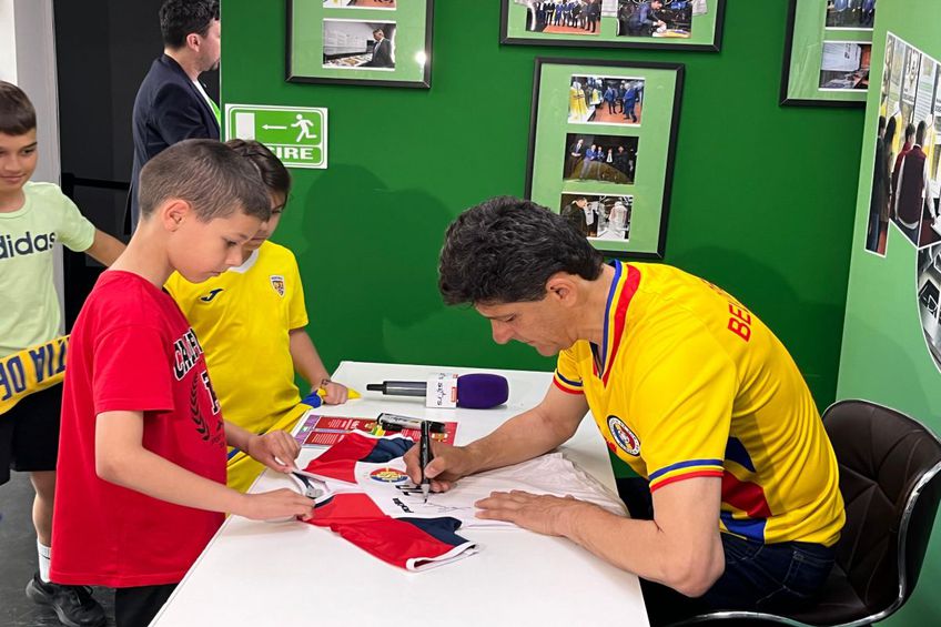 Miodrag Belodedici semnează autografe la Muzeul Fotbalului