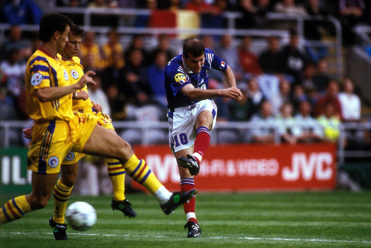 România la Euro 1996: am început prost, am încheiat în genunchi » Generația de Aur zdruncinată din temelii, acuze de blat și adio pentru Răducioiu