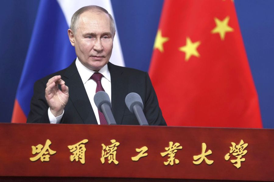 Vladimir Putin. Foto: Imago Images Ursul lui Vladimir Putin are 16.700.000.000 de euro în bancă, a făcut avere dintr-o întâmplare incredibilă într-un hotel, iar acum „sugrumă” un sport olimpic: „Avem un sugar daddy!”