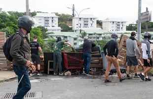 Proteste fără precedent în Noua Caledonie! Ştafeta torţei olimpice a fost anulată