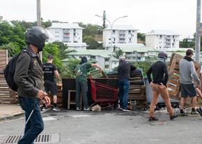 Proteste fără precedent în Noua Caledonie! Ştafeta torţei olimpice a fost anulată