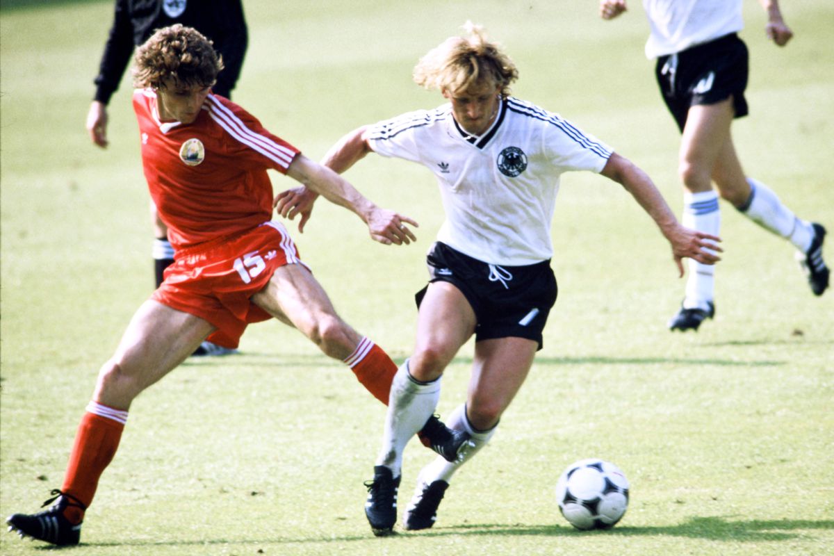 Povestea României la primul Euro, din 1984: am lăsat Italia acasă! » Fără niciun stelist, cu cel mai tânăr selecţioner pe bancă şi debutul lui Hagi la un turneu final la doar 19 ani