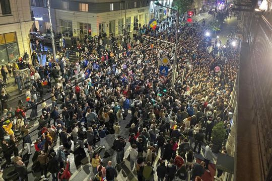 Imagini din București, după victoria lui Nicușor Dan în turul 2 la alegerile prezidențiale/ foto: Facebook