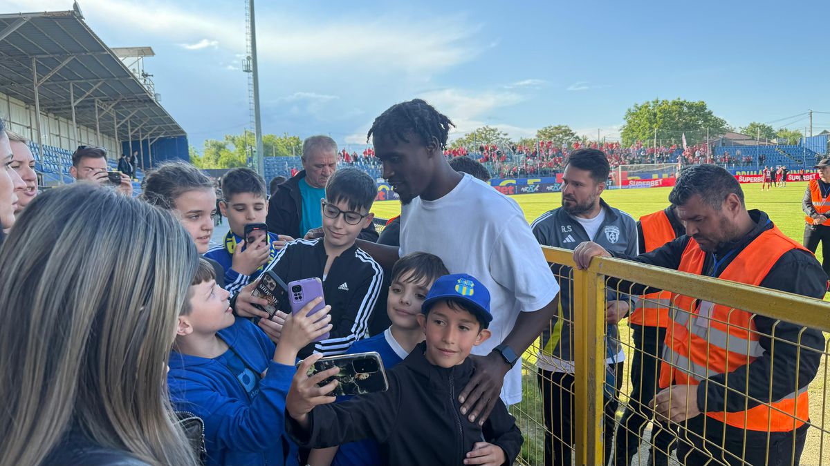 Proaspătul campion cu FCSB a mers la meciul de totul sau nimic din Superligă și a sărbătorit cu echipa câștigătoare!