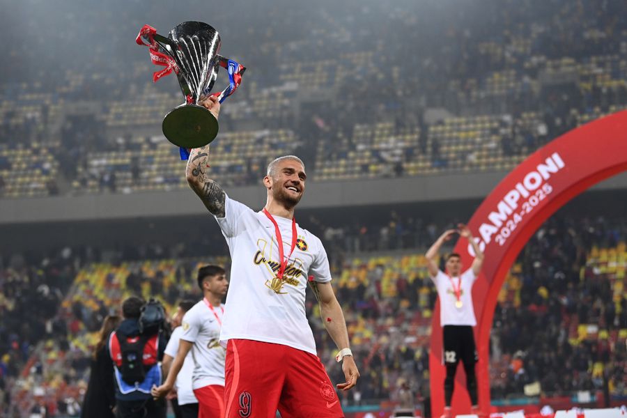 Daniel Bîrligea, la petrecerea câștigătorii titlului de către FCSB. Foto: Eduard Vînătoru (GSP.RO) Ce a spus Daniel Bîrligea despre Alibec, concurentul lui pe post: „Ne va ajuta pe amândoi foarte mult”