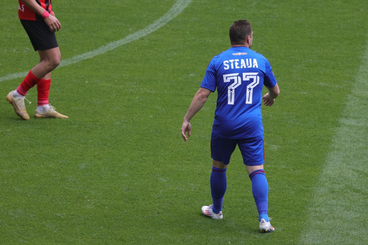 „Aici e Steaua!” » 3 detalii din Ghencea, de la Steaua - CSM Reșița: ce făcea Victor Pițurcă în lojă și cum arată la 69 de ani + mesajele ostile ale ultrașilor