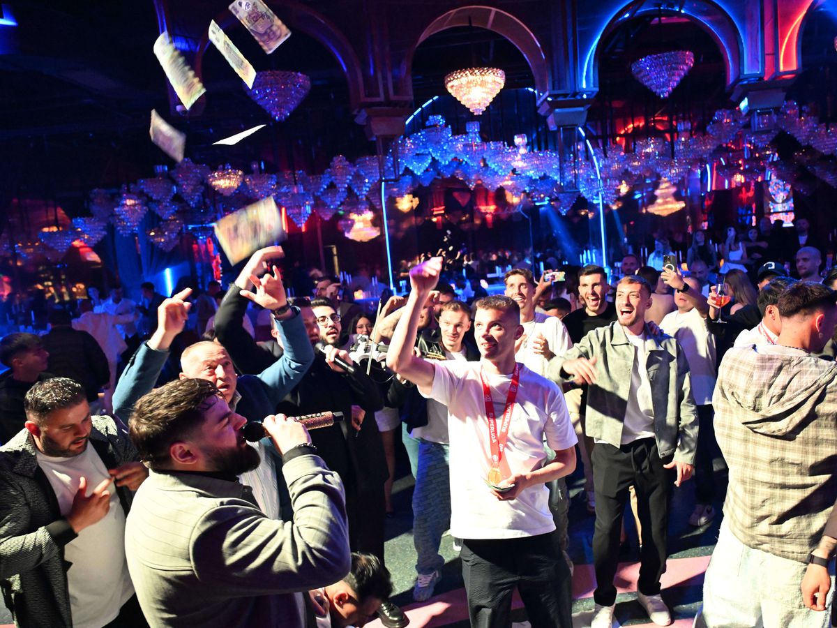 FCSB s-a mutat în club » Petrecere dezlănțuită a campionilor: imagini senzaționale cu MM, Chiricheș, Pintilii și Elias