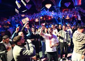 „De la Tănase, de la Tănase, de la Tănase!” » Campionul României a scos teancul cu bani și i-a „spart” pe lăutari