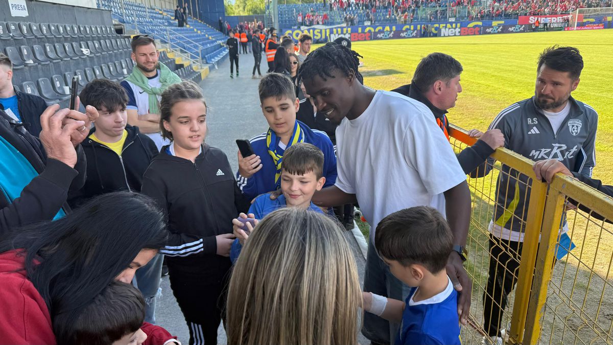 Proaspătul campion cu FCSB a mers la meciul de totul sau nimic din Superligă și a sărbătorit cu echipa câștigătoare!