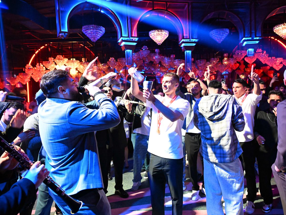 FCSB, petrecere în club