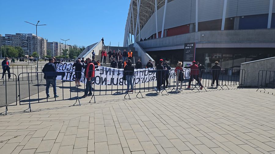 Galerie Reșiței a fost controlată de Jandarmerie / Foto: GSP Steaua București - CSM Reșița, meciul care poate decide campioana în Liga 2 » Oaspeții deschid scorul