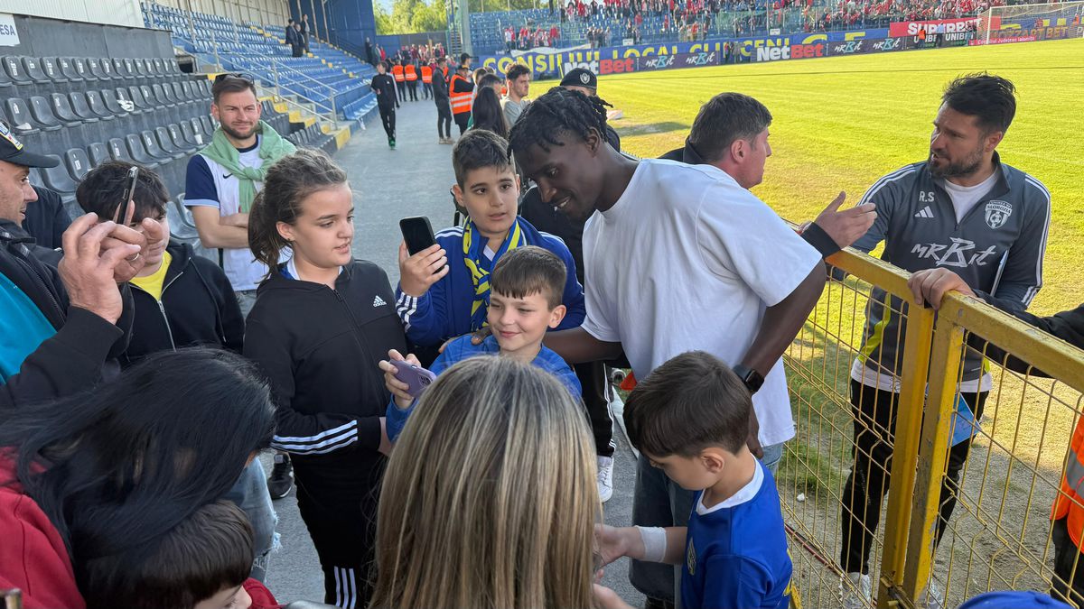 Proaspătul campion cu FCSB a mers la meciul de totul sau nimic din Superligă și a sărbătorit cu echipa câștigătoare!