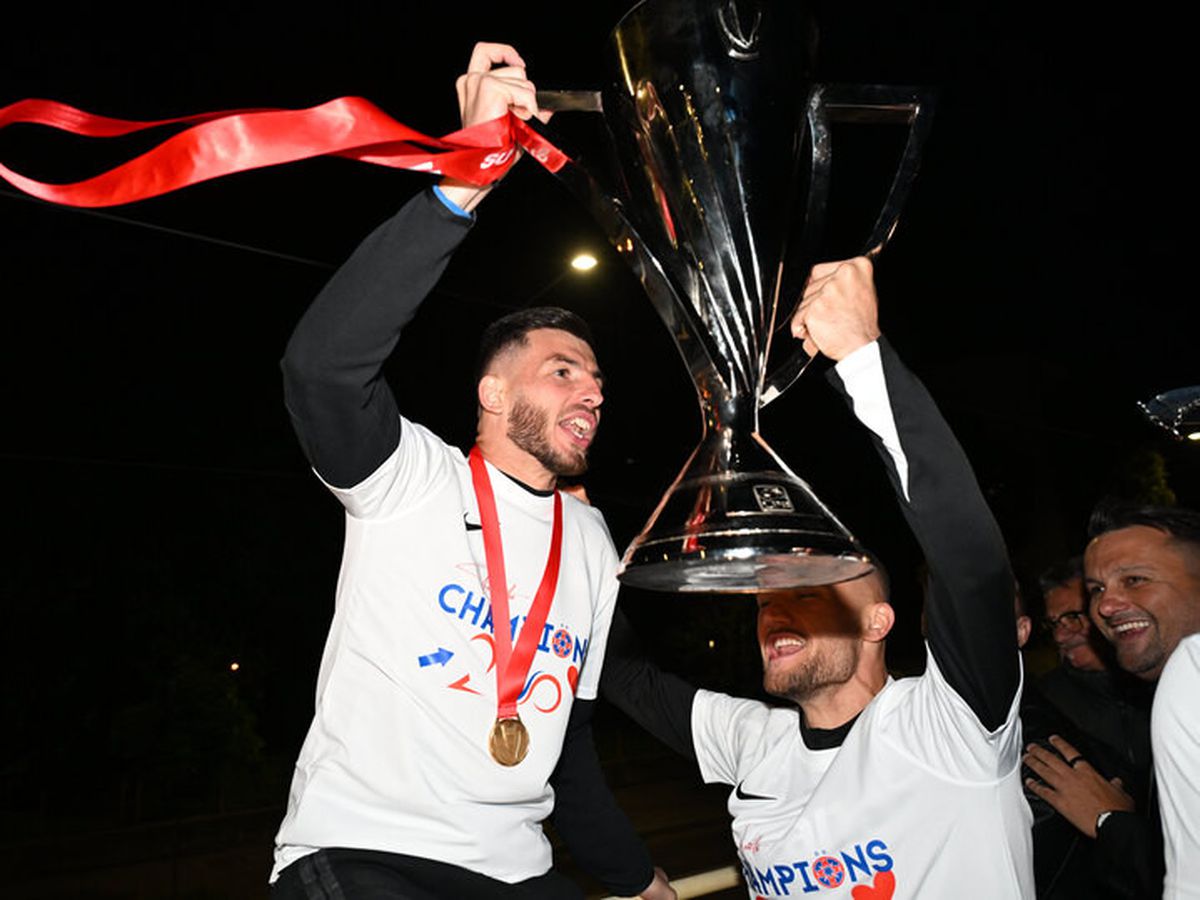 Bucureștiul roș-albastru! Imagini nevăzute de azi-noapte cu jucătorii FCSB în autocarul decapotabil: „Ei sunt cei mai buni!”