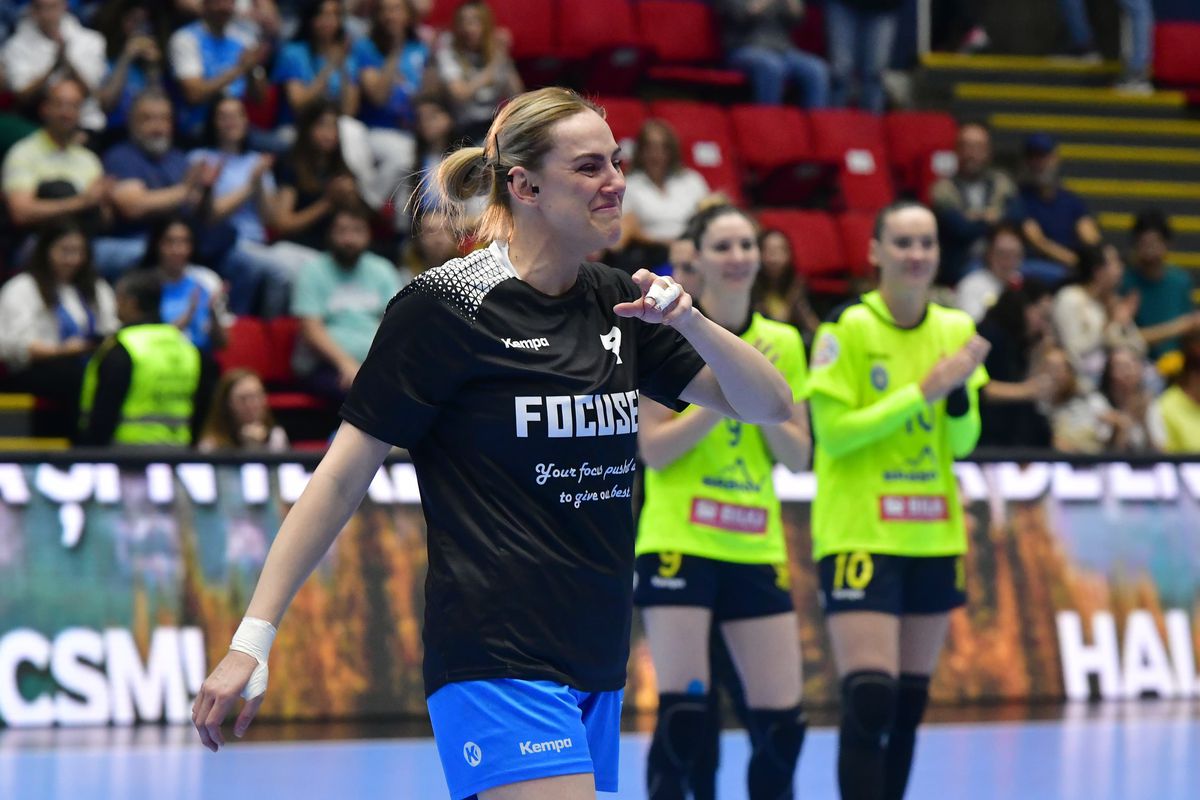 „Thank you, Cristina!” » Neagu și-a încheiat oficial uriașa carieră! Cea mai mare handbalistă a României, omagiată de mii de fani