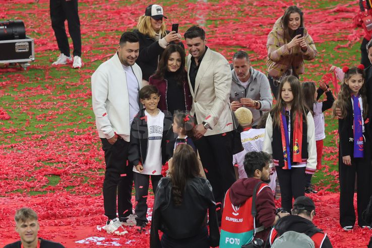 Teodora Becali, Mihai Mincu, Gigi Becali, la FCSB - U Craiova 1-0. Foto: Ionuț Iordache (GSP.RO)