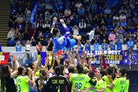 Imagini EPICE de la ultimul meci al Cristinei Neagu » Adversarele au purtat-o pe brațe și a plâns ca un copil în momentul retragerii tricoului: cântecul care a emoționat-o