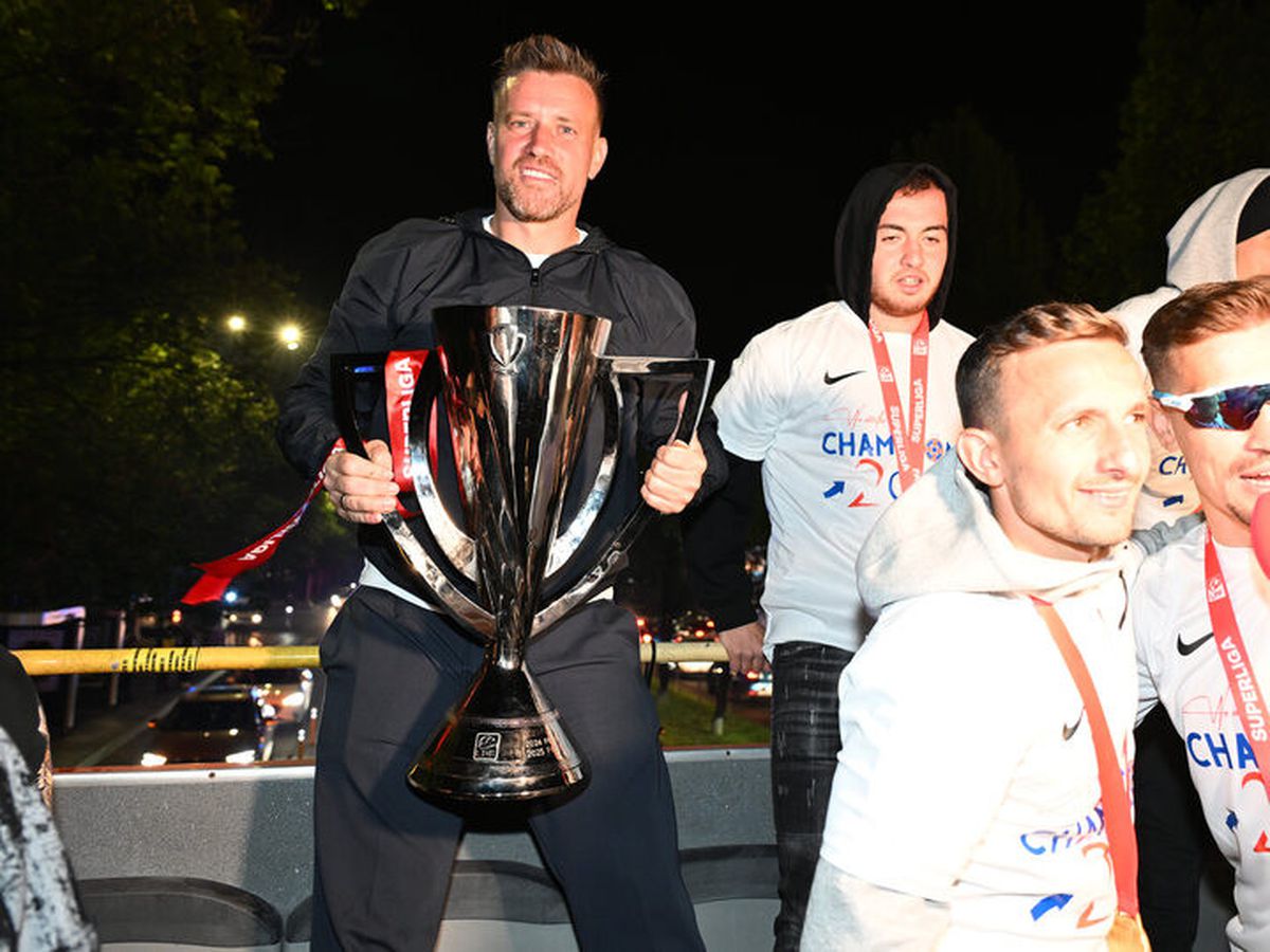 Bucureștiul roș-albastru! Imagini nevăzute de azi-noapte cu jucătorii FCSB în autocarul decapotabil: „Ei sunt cei mai buni!”