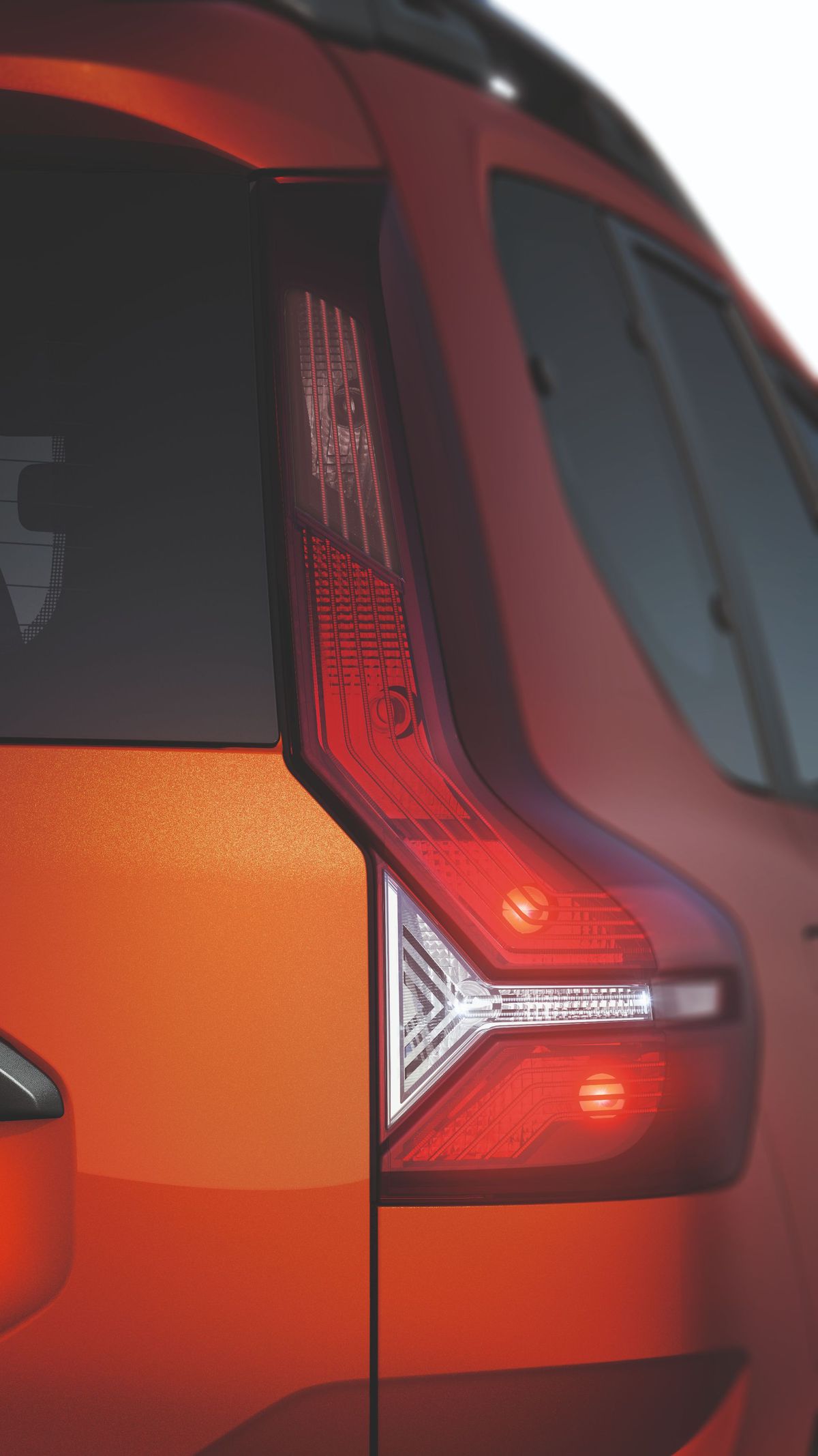 Noua mașină Dacia a fost „prezentată”: imaginile au scăpat pe net » Va fi mai ieftină decât rivalele Kia și Suzuki