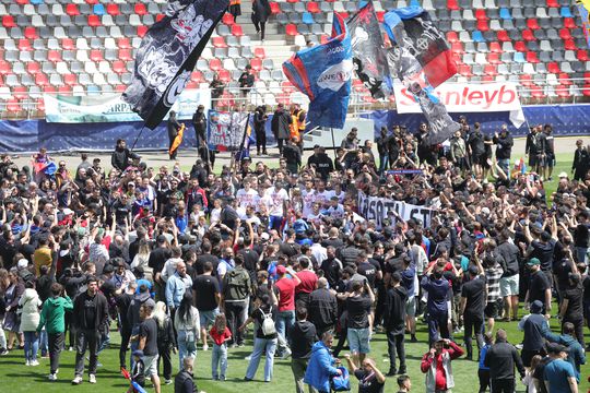 Scenele de la finalul partidei Steaua - Reșița, scor 0-2 / Foto: GSP