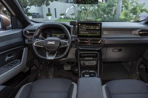 Noua mașină Dacia a fost „prezentată”: imaginile au scăpat pe net » Va fi mai ieftină decât rivalele Kia și Suzuki