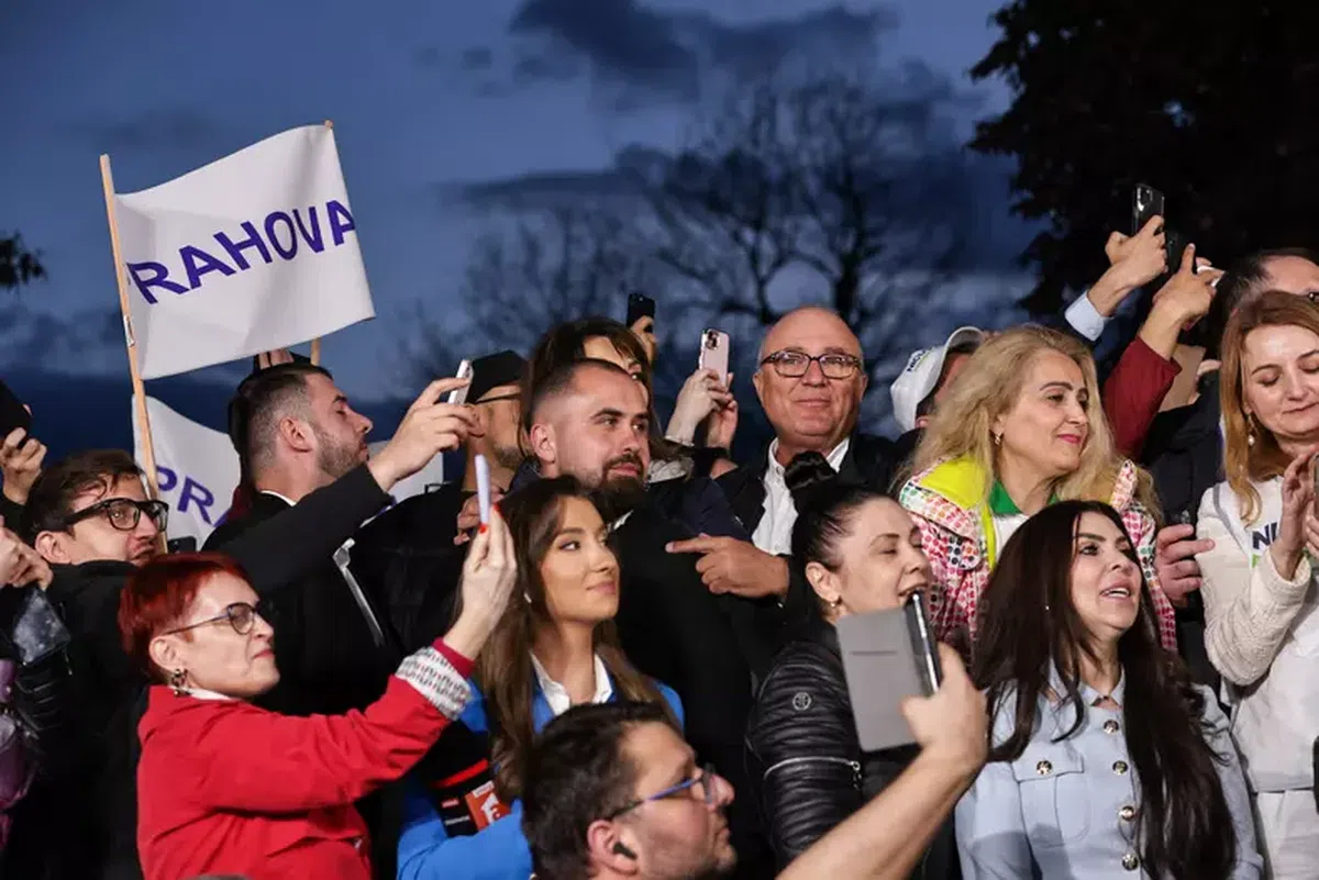 Primele imagini cu Nicușor Dan și George Simion, după apariția exit-poll-urilor