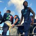 Marcus Thuram a fost mai mereu în centrul atenției la defilarea jucătorilor lui Inter, purtând în autobuzul decapotabil o cască pe modelul purtat de Chivu