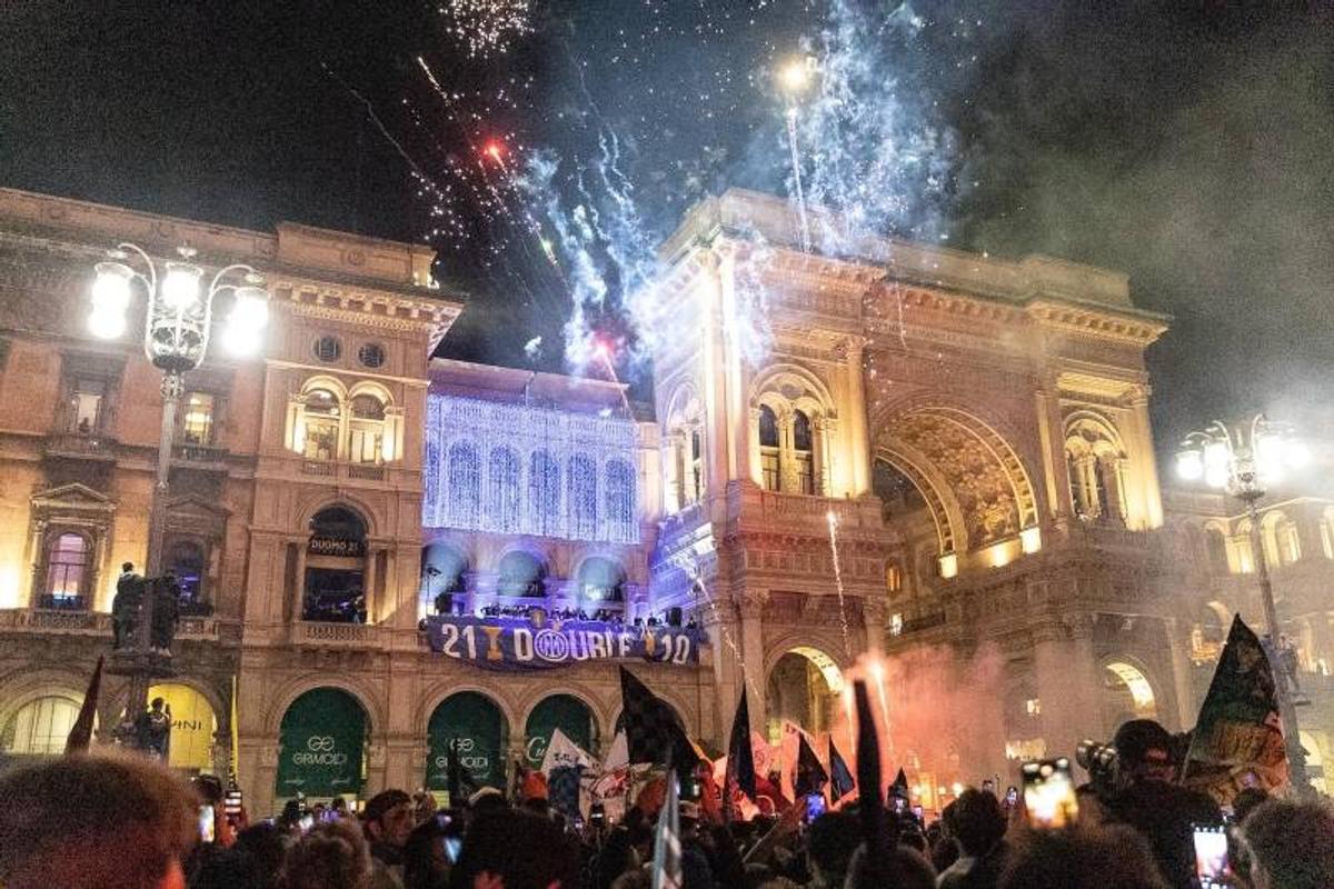 Interul lui Cristi Chivu a scos 400.000 de oameni în stradă: imagini din Piața Domului