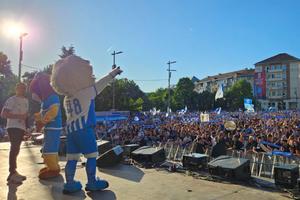 Craiova continuă sărbătoarea » 8.000 de oameni în piață