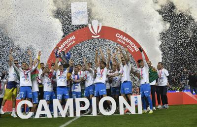 A cucerit trofee cu Universitatea Craiova, iar acum se bucură alături de echipă: „Toată Oltenia aștepta acest trofeu. Atmosferă ca la Napoli!”