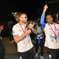 Alex Crețu, aici cu trofeul, alături de Ștefan Baiaram // foto: Cristi Preda (GSP)