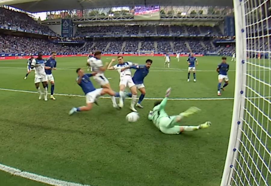 Horațiu Moldovan nu a ajuns mingea, iar Toni Martinez a împins-o în plasă Horațiu Moldovan a debutat în La Liga după doi ani de așteptare: ce notă i-au dat spaniolii