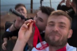 Alexandru Crețu, în centrul atenției la petrecerea de titlu a oltenilor: „Voi dormiți? Nu ar trebui la ora asta!”