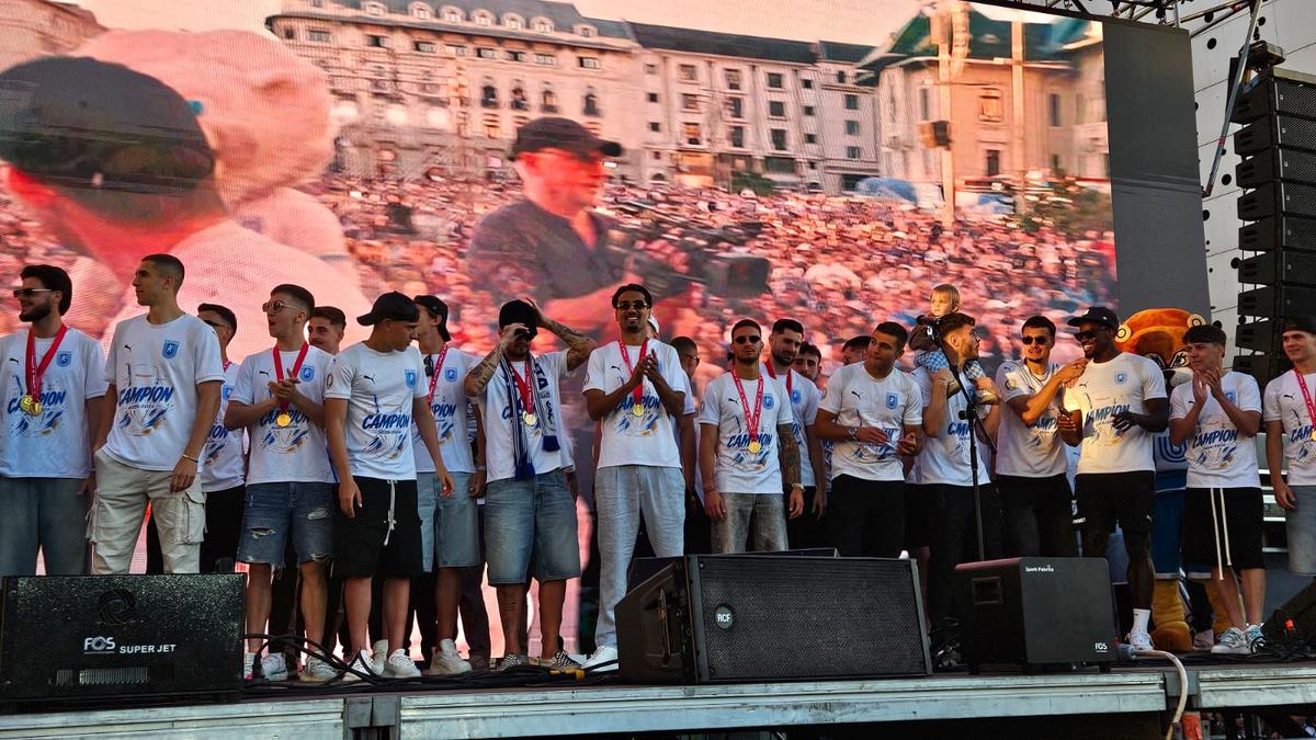 Sărbătoare de titlu în piața „Mihai Viteazul”, din Craiova