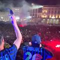 Cristi Chivu, aclamat de zeci de mii de oameni în Piața Domului