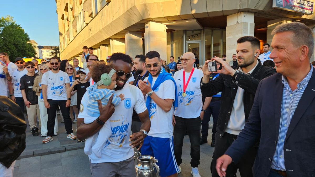 Sărbătoare de titlu în piața „Mihai Viteazul”, din Craiova