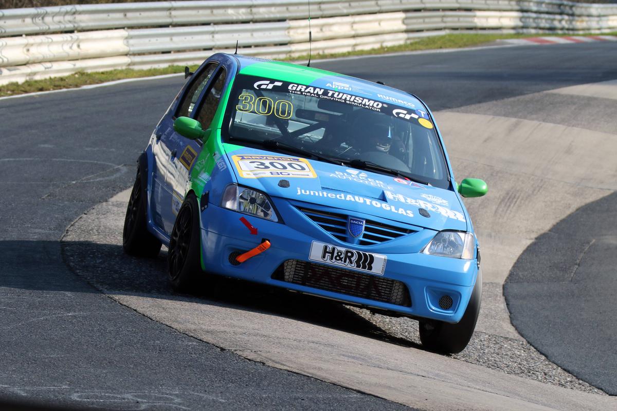 Dacia a cucerit internetul! Pozele cu modelul românesc fac înconjurul lumii